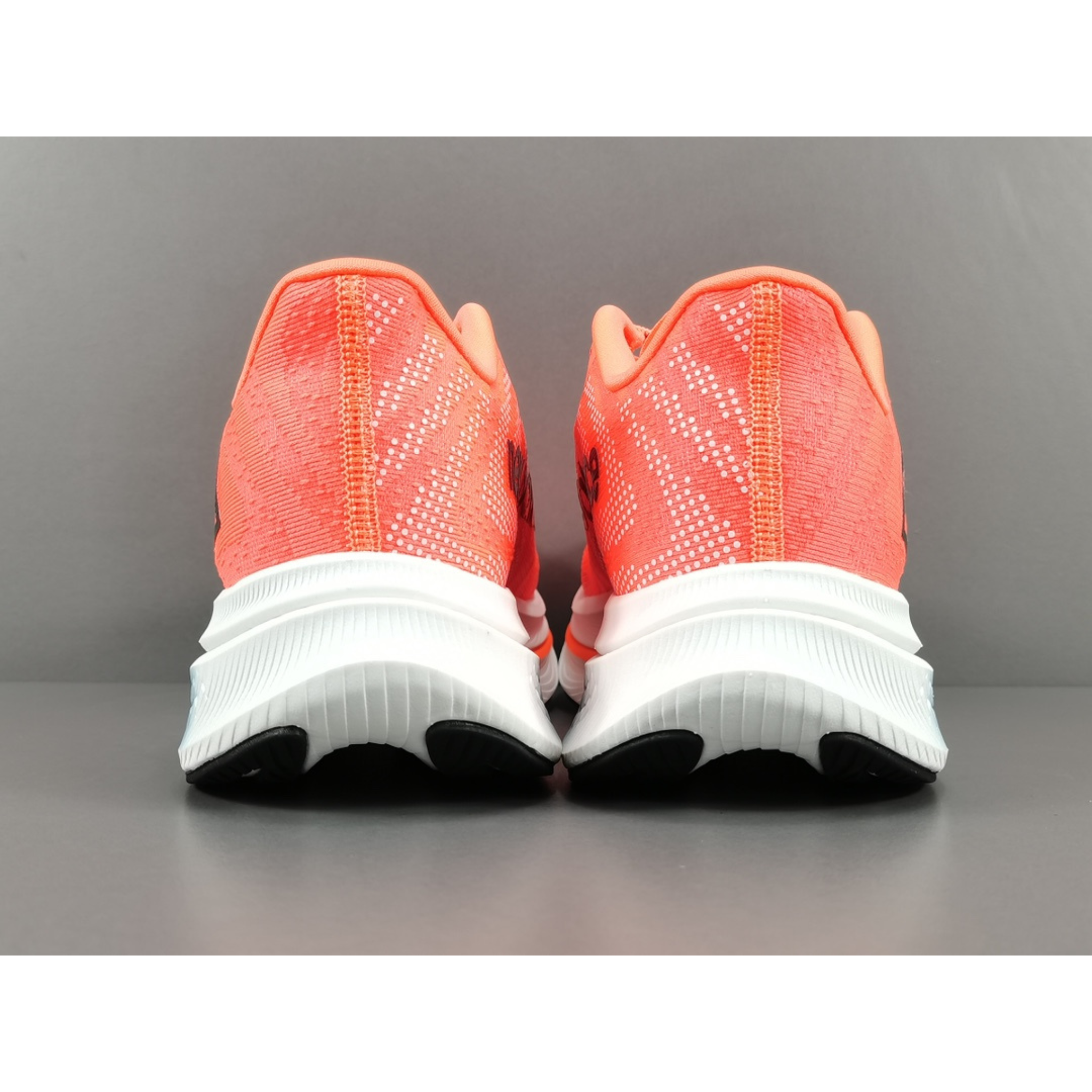 New Balance Fuel Cell SuperComp Trainer V2 Salmon