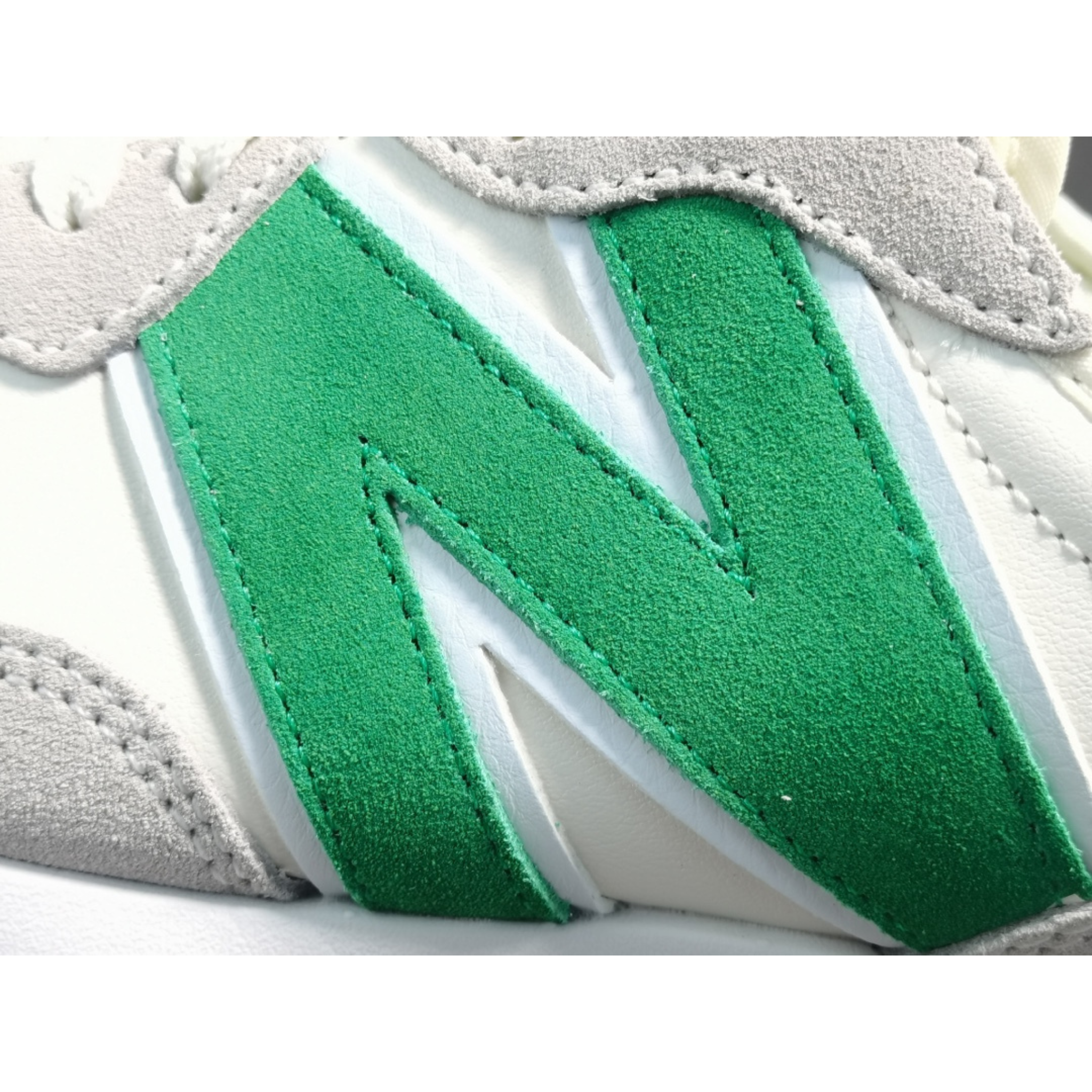 New Balance 327 Light Green